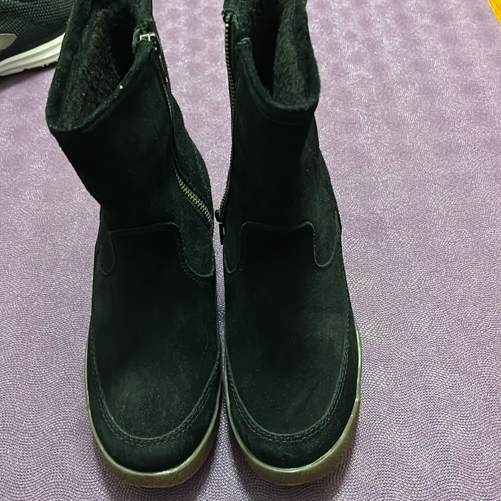 Cougar zipper up fur lined suede waterproof boots size 6